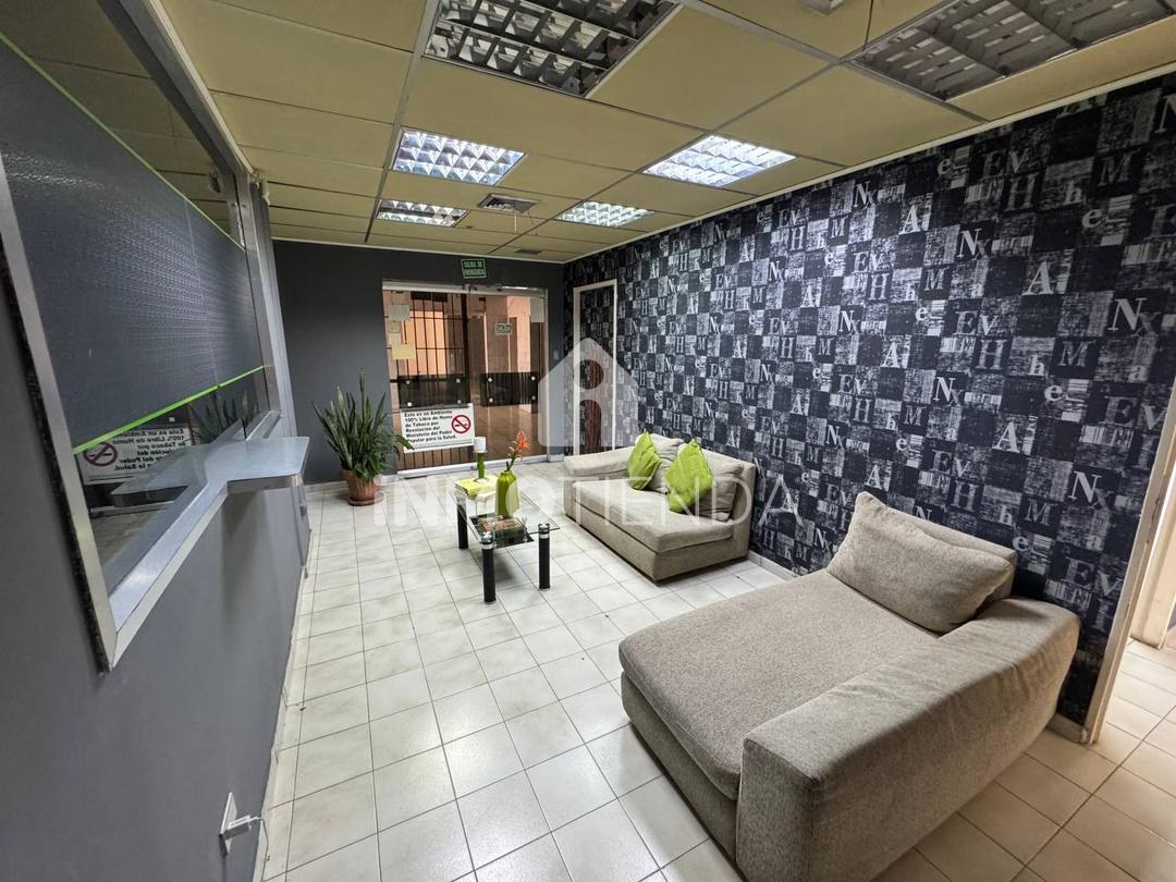 Oficinas / Cubículos en alquiler Urb Calicanto Centro Profesional Plaza